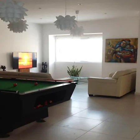 לינה וארוחת בוקר 8villa *