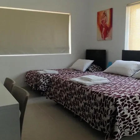 לינה וארוחת בוקר 8villa *