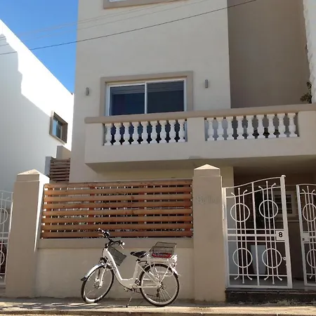 לינה וארוחת בוקר 8villa *