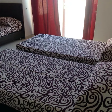 לינה וארוחת בוקר 8villa
