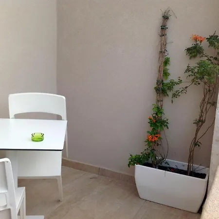 לינה וארוחת בוקר 8villa *