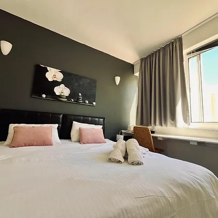 8villa Bed & Breakfast